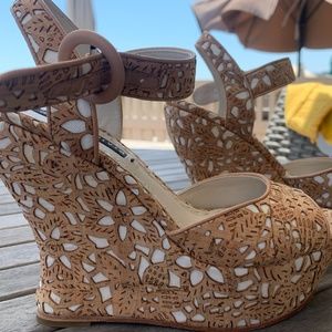 Alice and Olivia Wedges